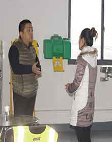 2016年12月22日客戶(hù)上門(mén)參觀(guān)【上海紅安洗眼器廠(chǎng)家】